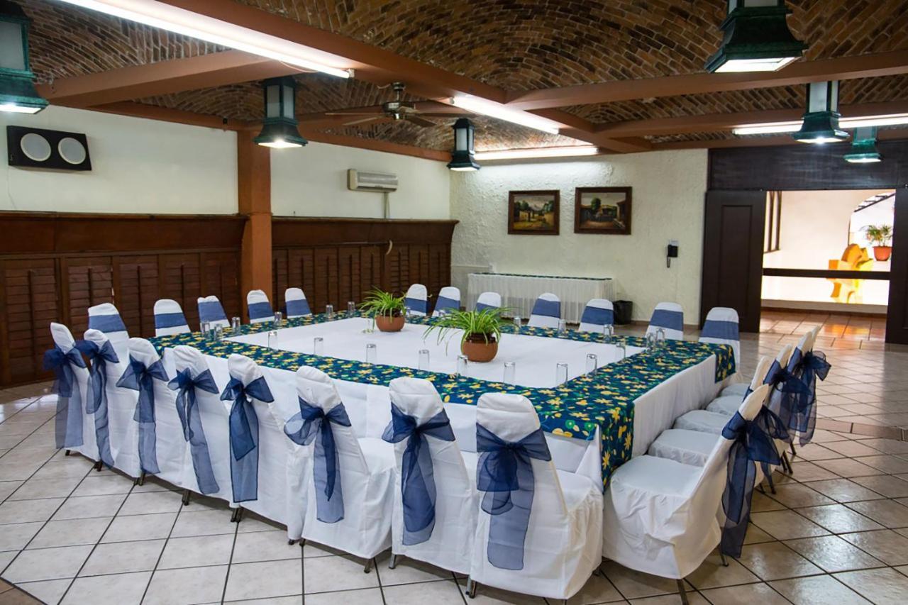 Hotel & Suites Villa Del Sol Morelia Bagian luar foto