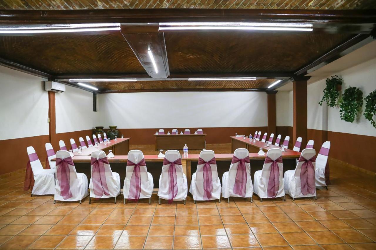 Hotel & Suites Villa Del Sol Morelia Bagian luar foto