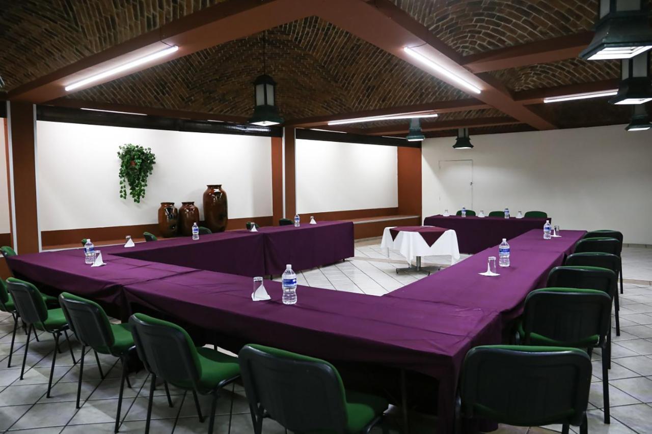 Hotel & Suites Villa Del Sol Morelia Bagian luar foto