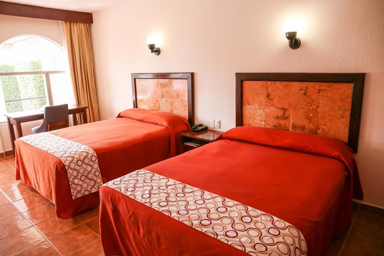 Hotel & Suites Villa Del Sol Morelia Bagian luar foto