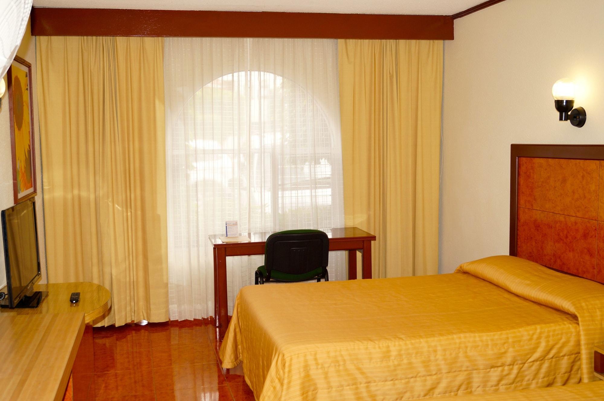 Hotel & Suites Villa Del Sol Morelia Bagian luar foto