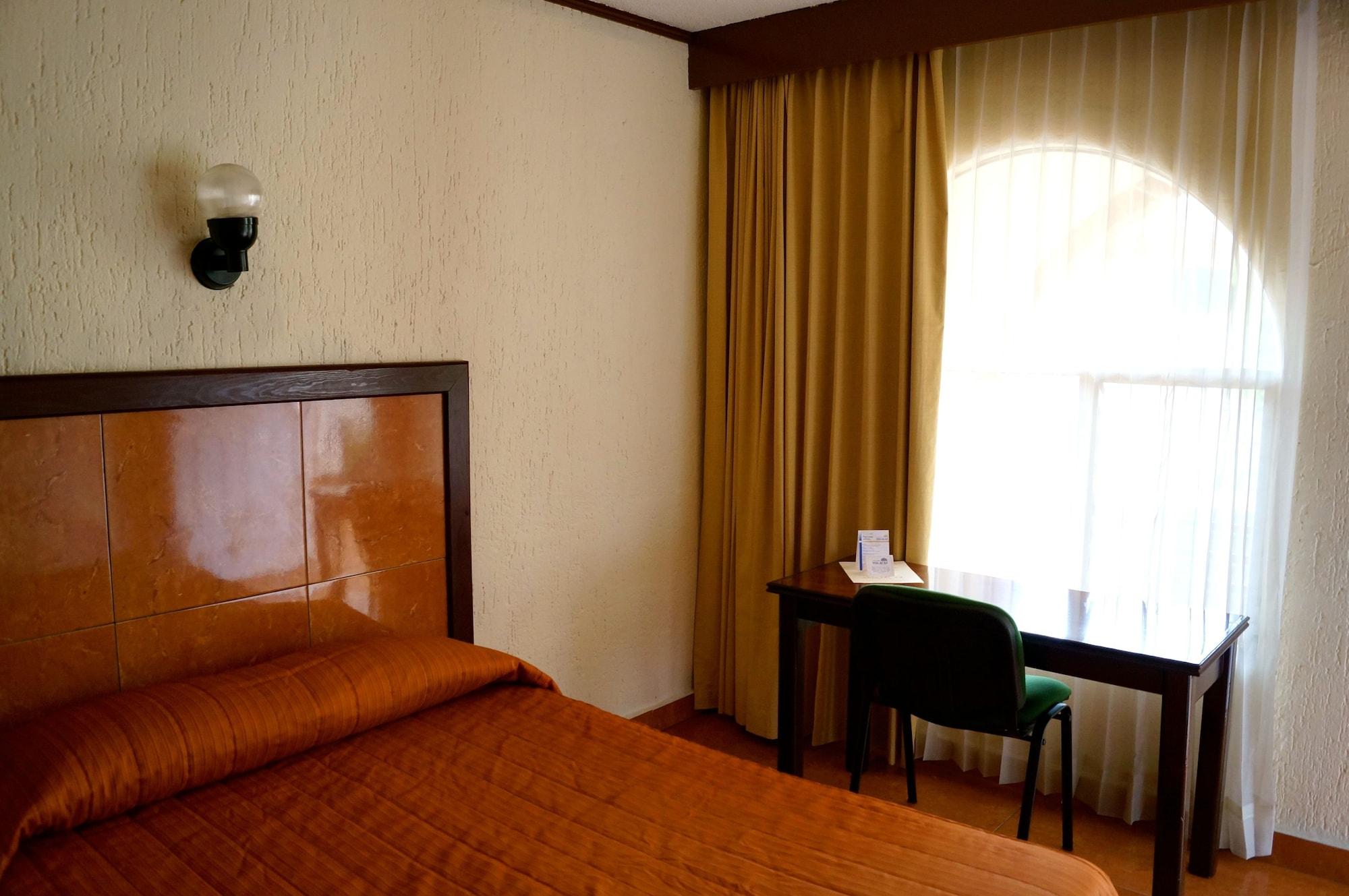 Hotel & Suites Villa Del Sol Morelia Bagian luar foto