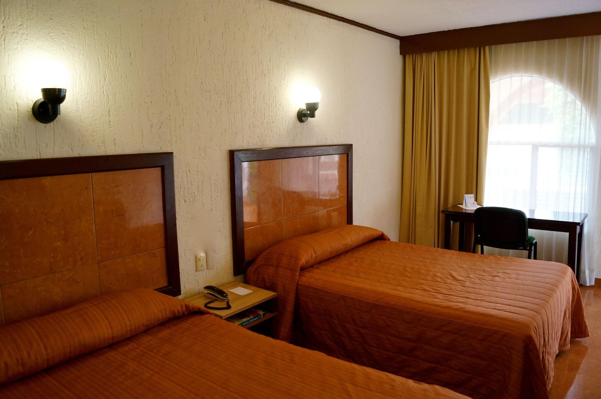 Hotel & Suites Villa Del Sol Morelia Bagian luar foto