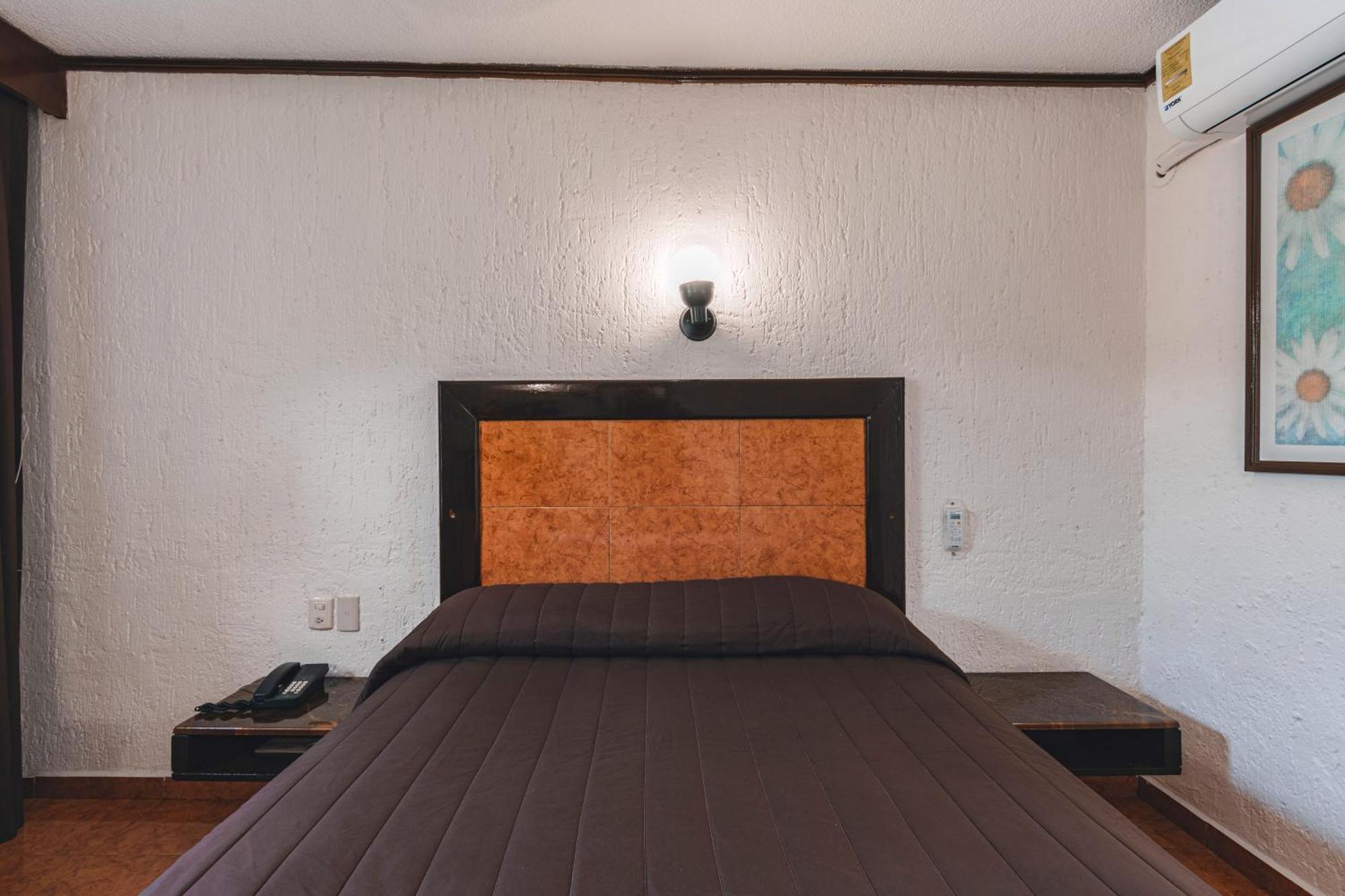 Hotel & Suites Villa Del Sol Morelia Bagian luar foto