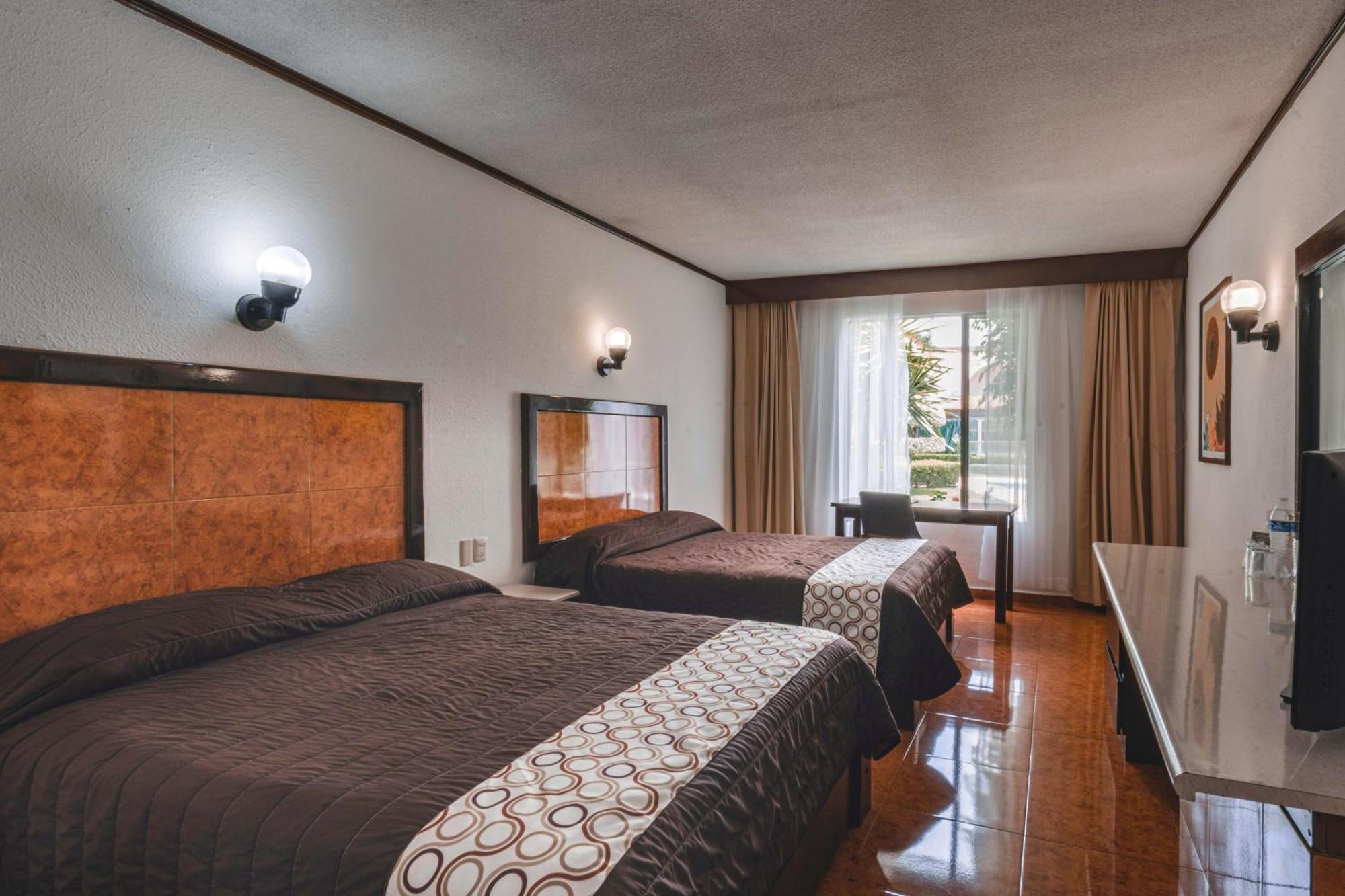 Hotel & Suites Villa Del Sol Morelia Bagian luar foto