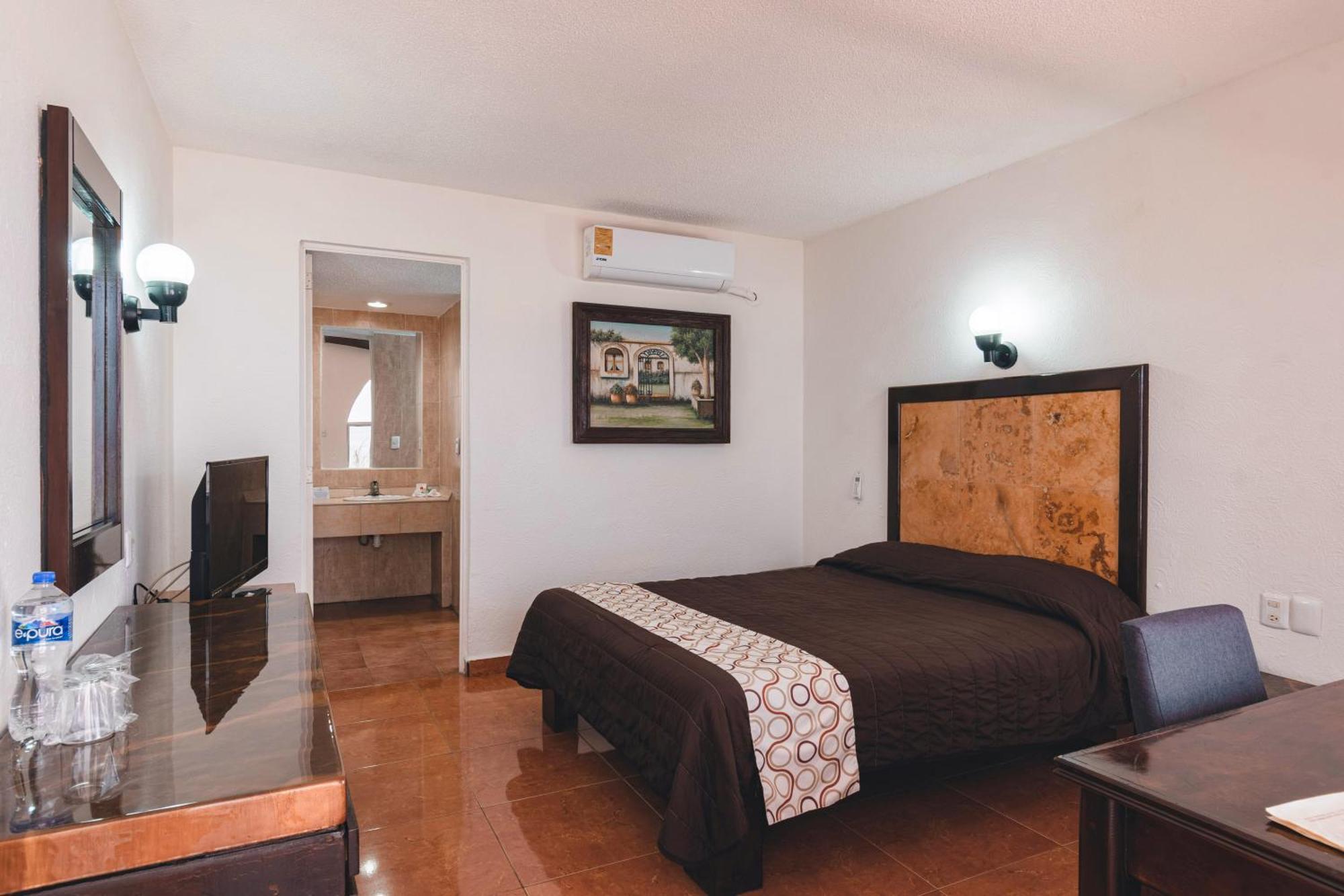 Hotel & Suites Villa Del Sol Morelia Bagian luar foto