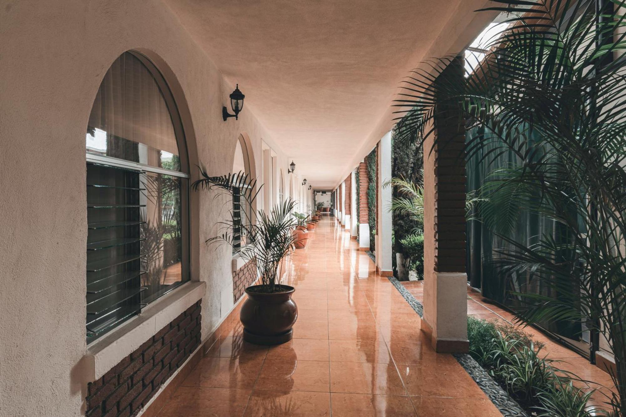 Hotel & Suites Villa Del Sol Morelia Bagian luar foto