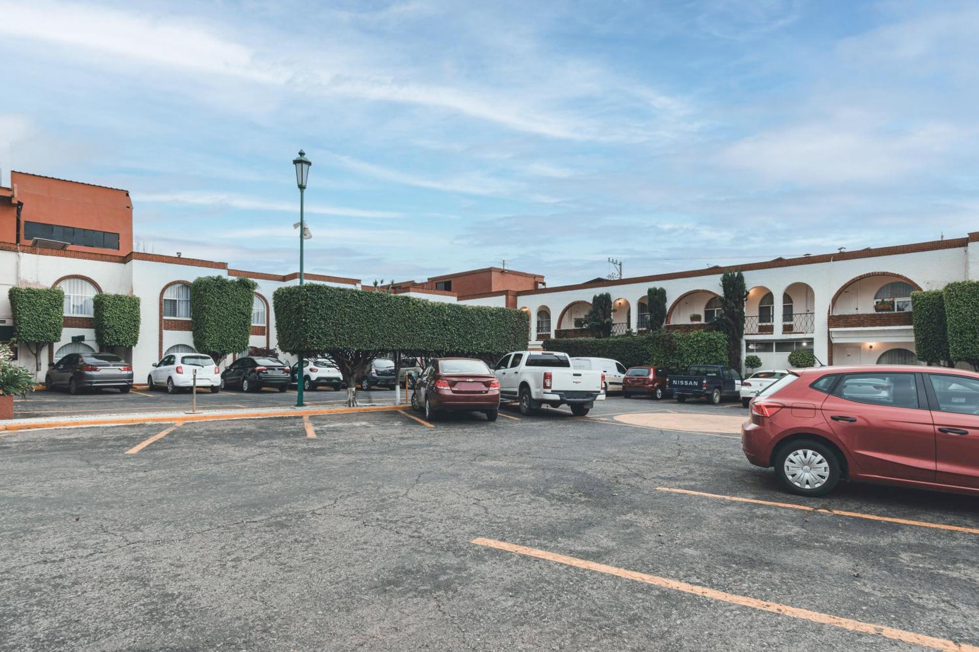 Hotel & Suites Villa Del Sol Morelia Bagian luar foto