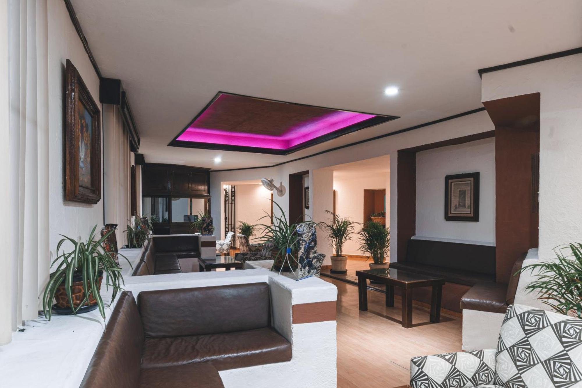 Hotel & Suites Villa Del Sol Morelia Bagian luar foto