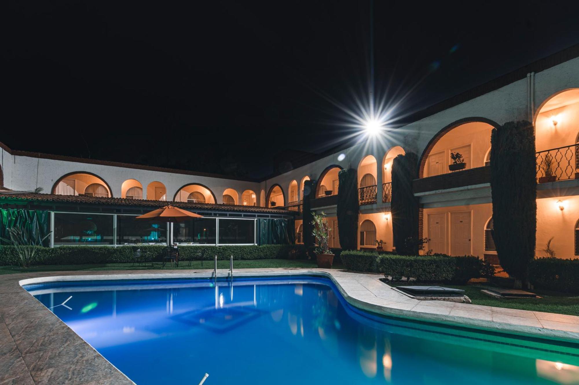 Hotel & Suites Villa Del Sol Morelia Bagian luar foto