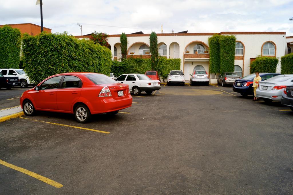 Hotel & Suites Villa Del Sol Morelia Bagian luar foto