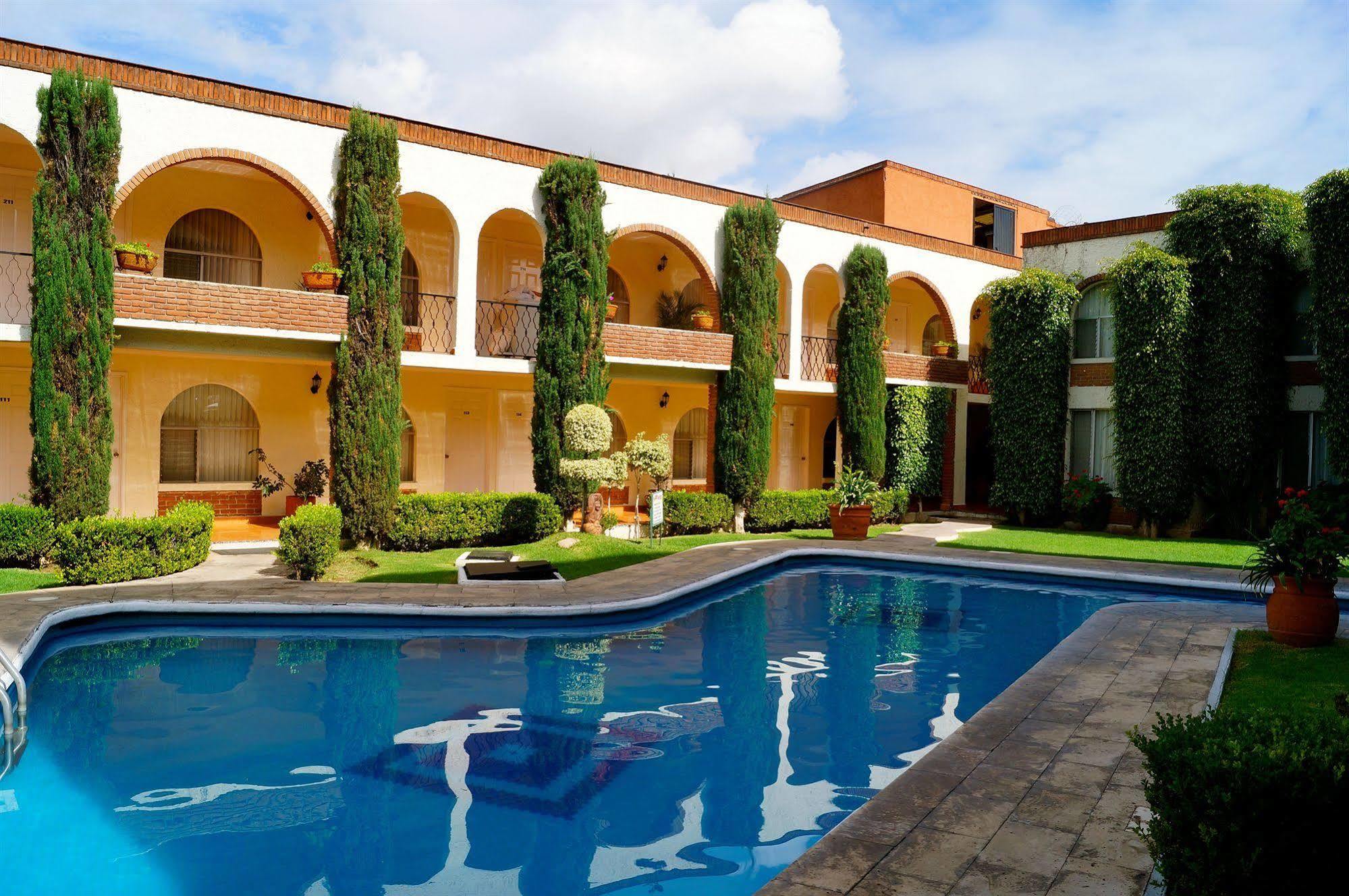 Hotel & Suites Villa Del Sol Morelia Bagian luar foto